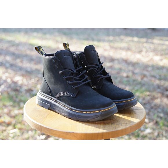 Doc Martens Crewson Chukka Black Leather Boot NWT - Picture 1 of 5